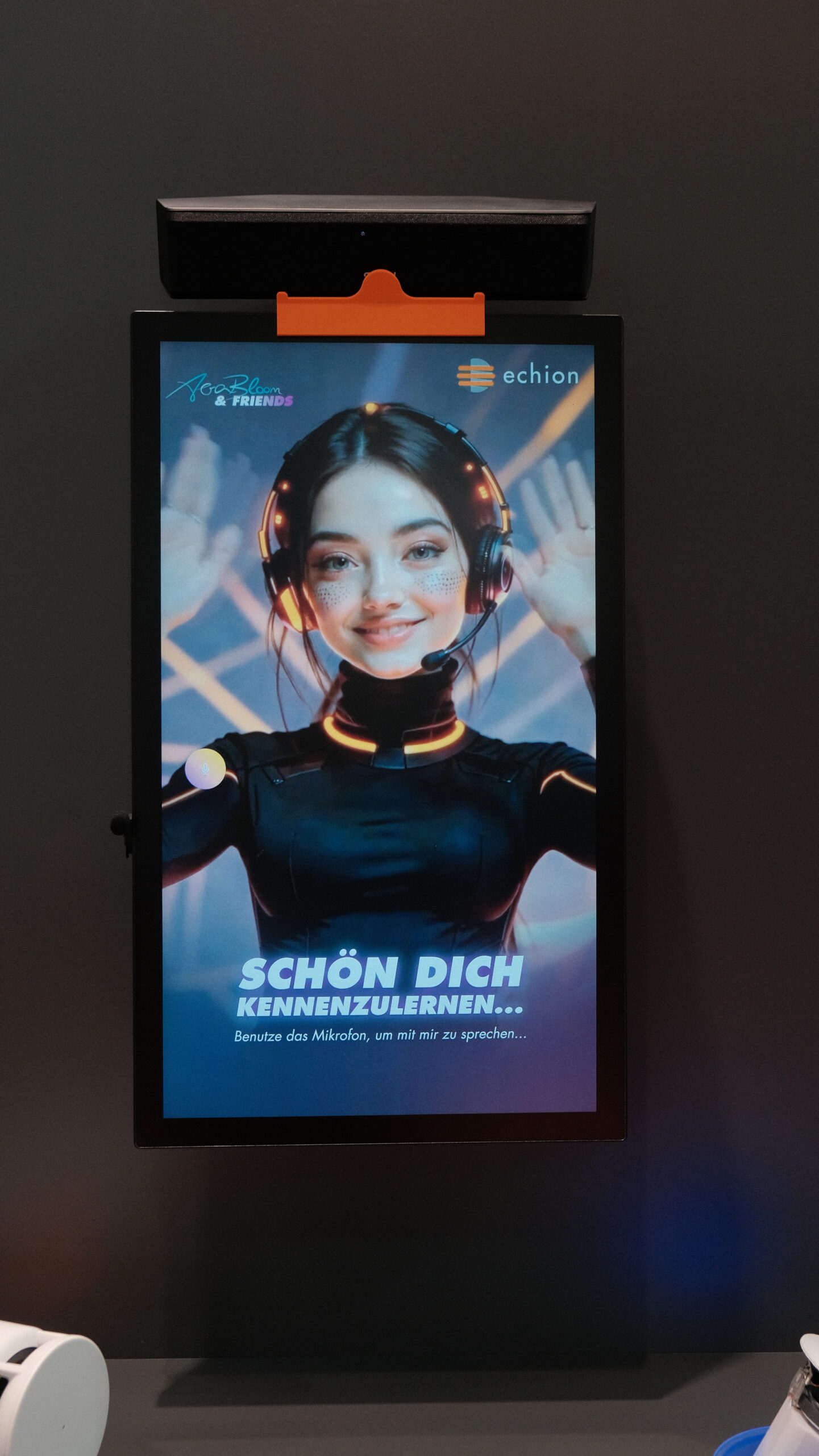 Digitaler KI-Avatar Aera Bloom