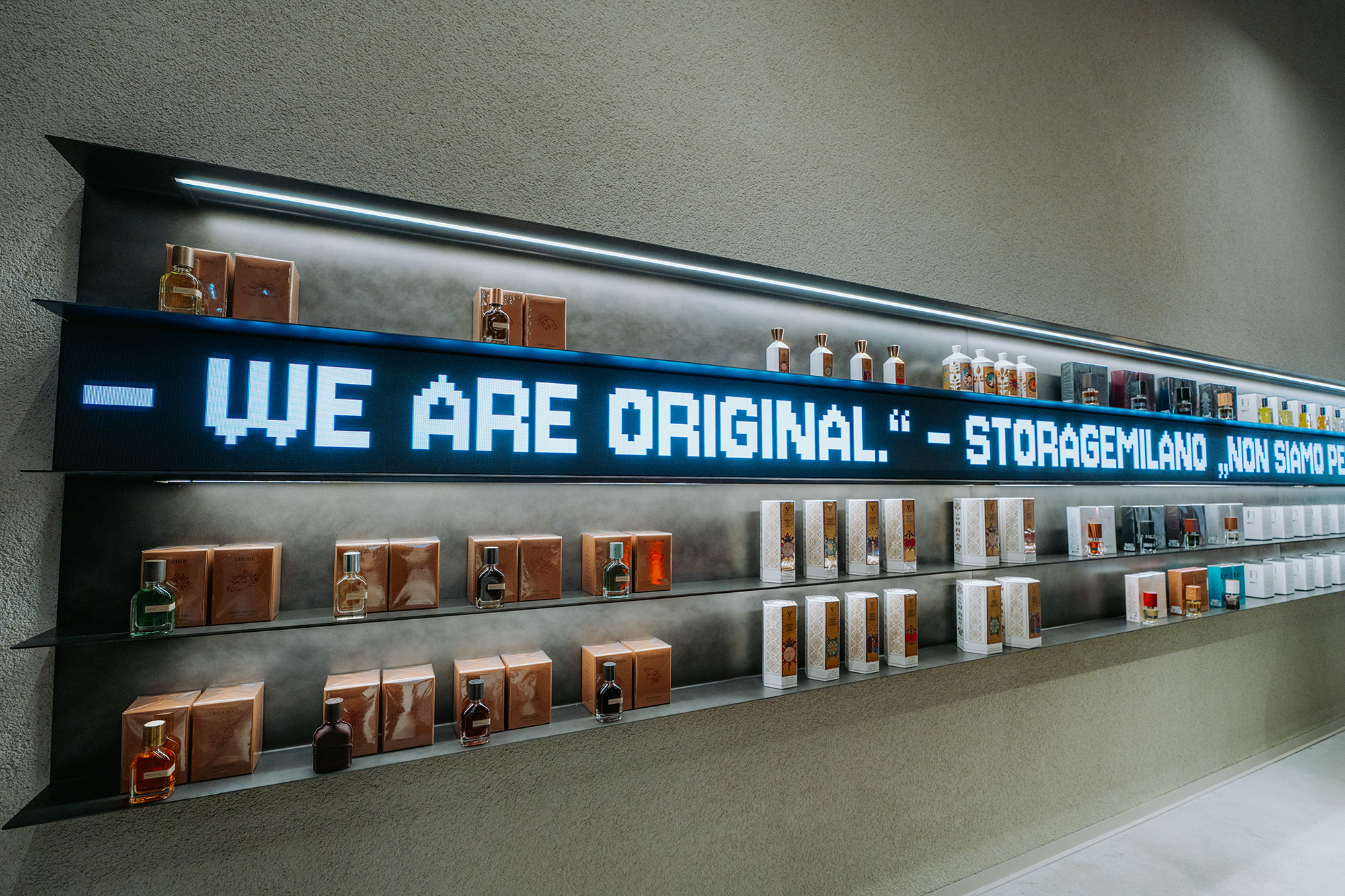 Column Screens and LED Bands at the Papenbreer Luxury Fashion House in Dresden