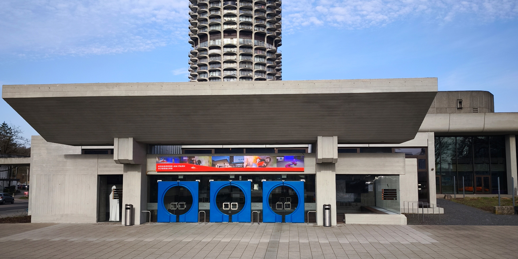 LED Display at Kongress am Park Augsburg: Turning the Main Entrance into a Communication Space